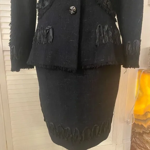 NWT Chanel skirt suit, size 38(S) - Picture 5 of 16